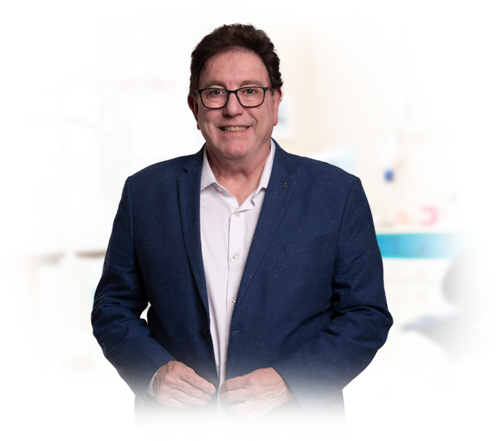 Dr. Carlos Villela na clínica Odontossel